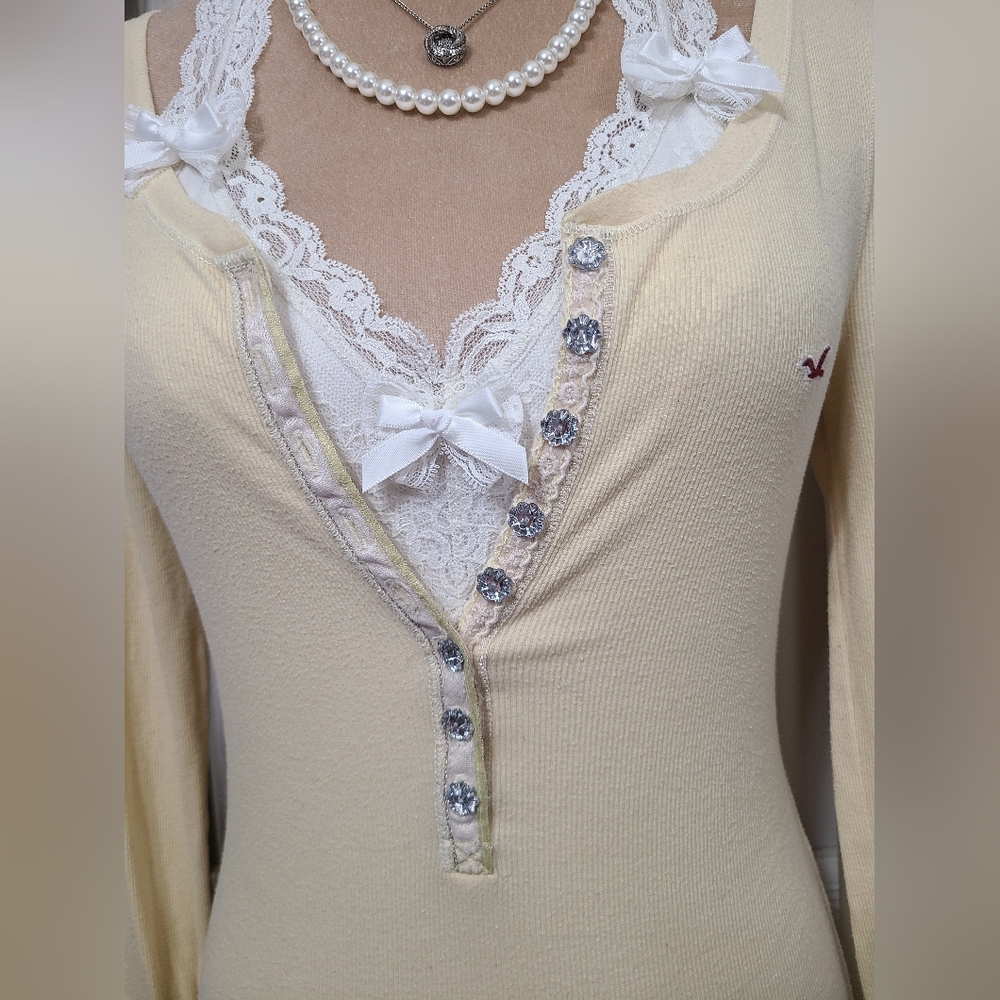 ♡ Y2K ♡ Hollister Butter Yellow Blingy Button Henley Long Sleeve Top - Picture 3 of 13